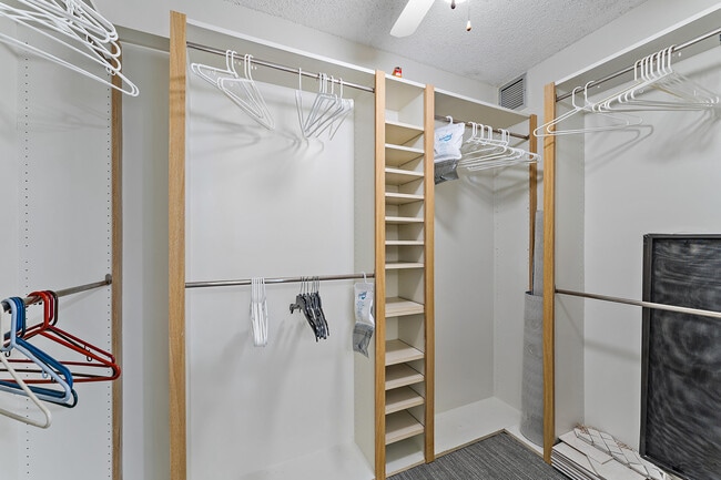 Building Photo - 1001 Seafarer Cir