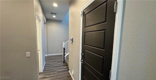 Building Photo - 6387 Ashland Crst St