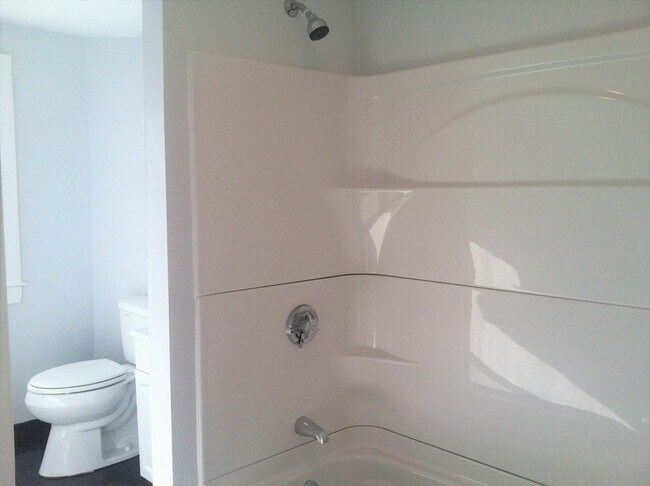 Building Photo - 158 Main St