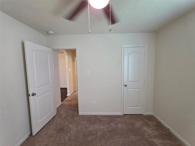 Building Photo - 723 Crystal Lakes Dr