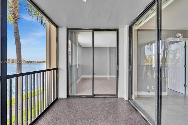 Building Photo - 118 Lake Emerald Dr