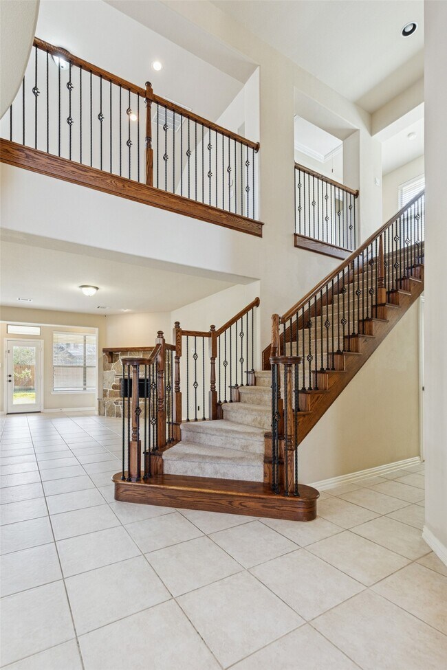 Building Photo - 11 Vershire Cir