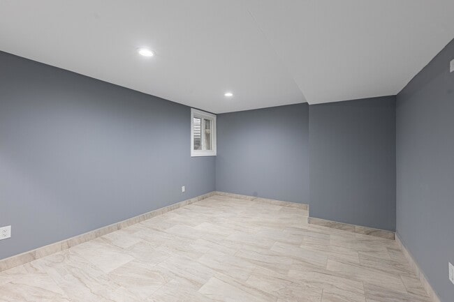 Building Photo - 7055 W 63rd St