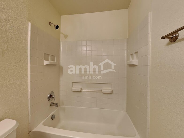 Building Photo - 10624 Cochron Dr