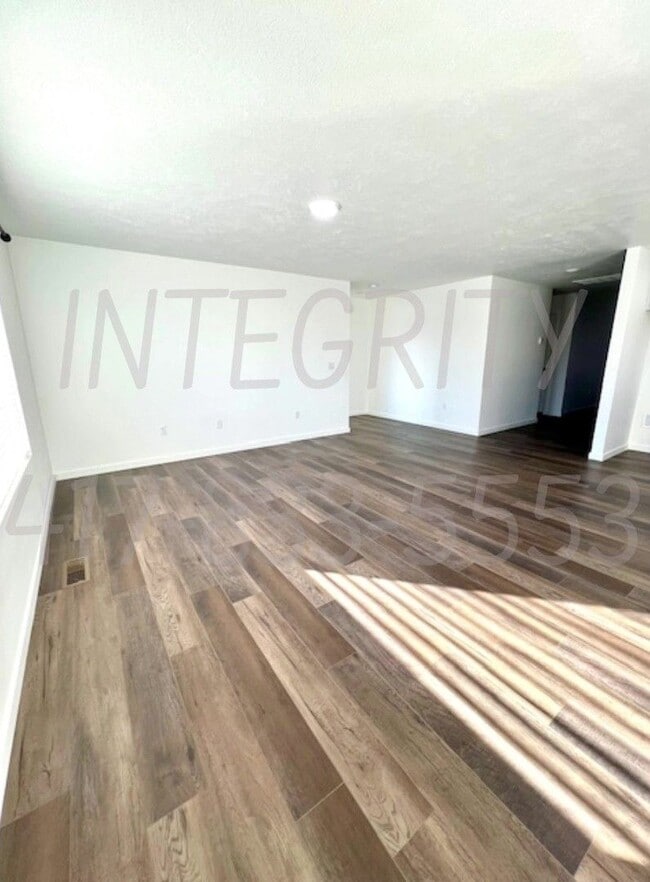 Building Photo - 800 Hoffman Hills Blvd