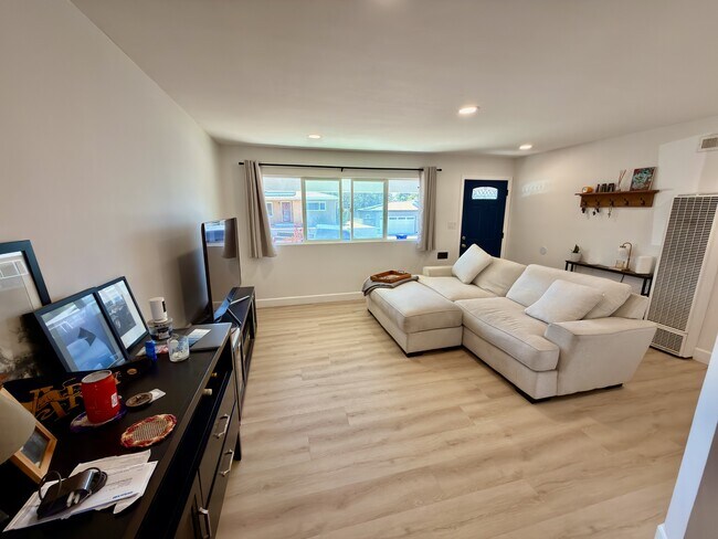 Building Photo - 5265 Bocaw Pl