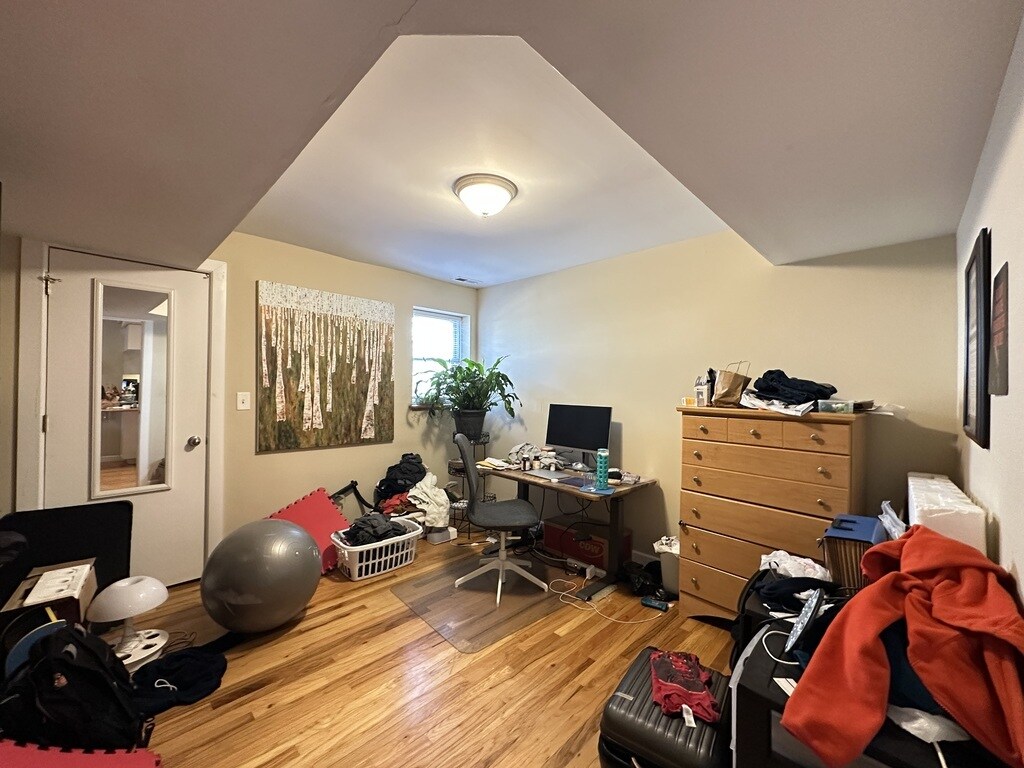 Building Photo - 3340 N Southport Ave