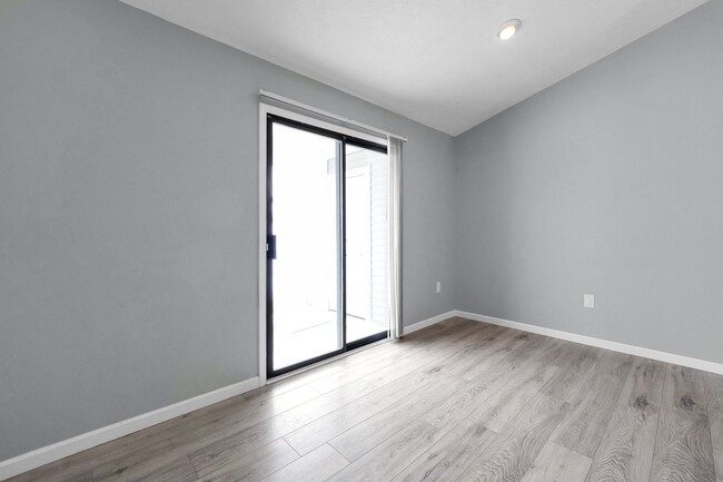 Building Photo - Stylish 2-Bedroom Condo with Vaulted Ceili...