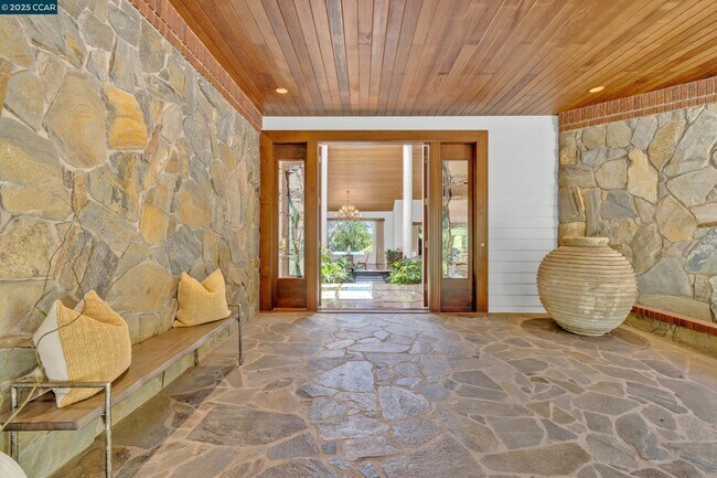 Building Photo - 1121 Eagle Nest Ct