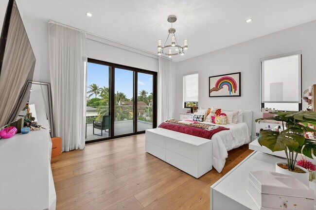 Building Photo - 785 NE 70th St