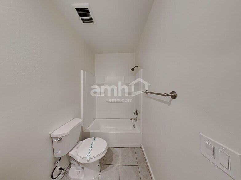 Building Photo - 701 W Micanopy Trl.