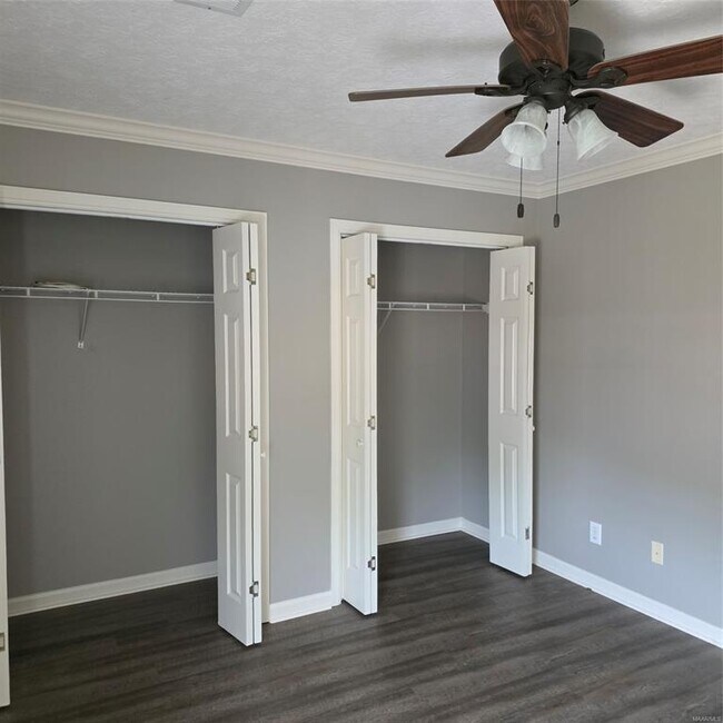 Building Photo - 1736 Twelve Oaks Ln
