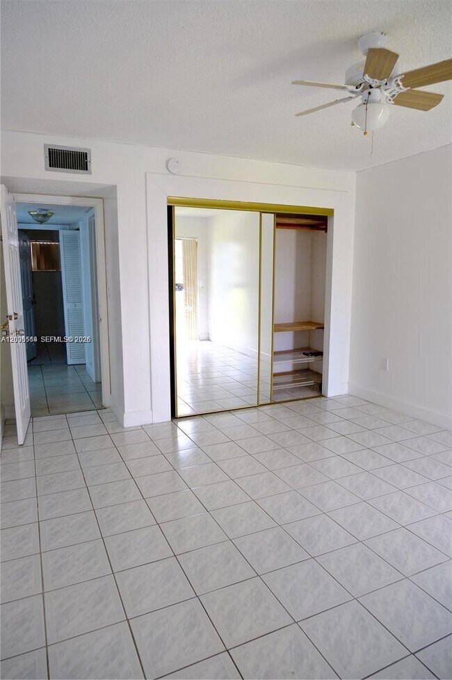 Building Photo - 650 NE 149th St