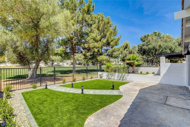 Building Photo - 2999 Bel Air Dr