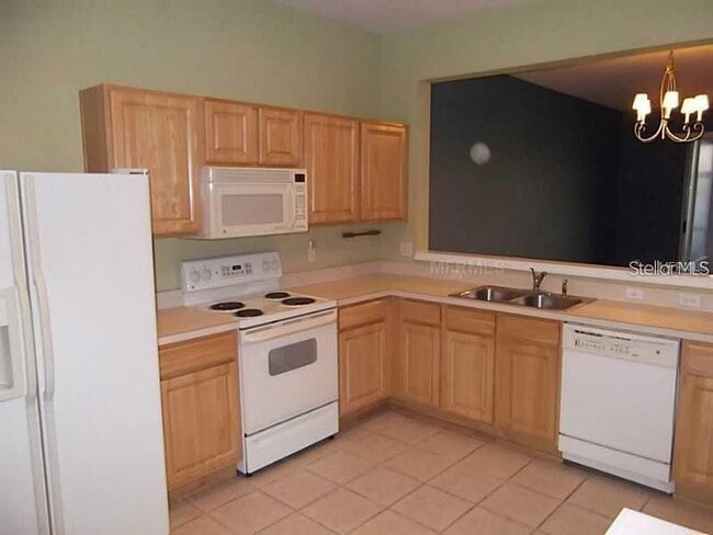 Building Photo - 4866 Pond Ridge Dr