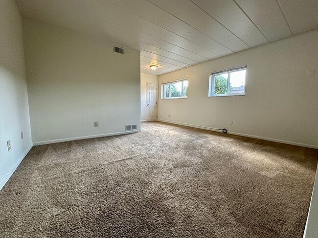 Interior Photo - Four Seasons Apartments