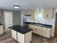 Building Photo - 118 Riddle St