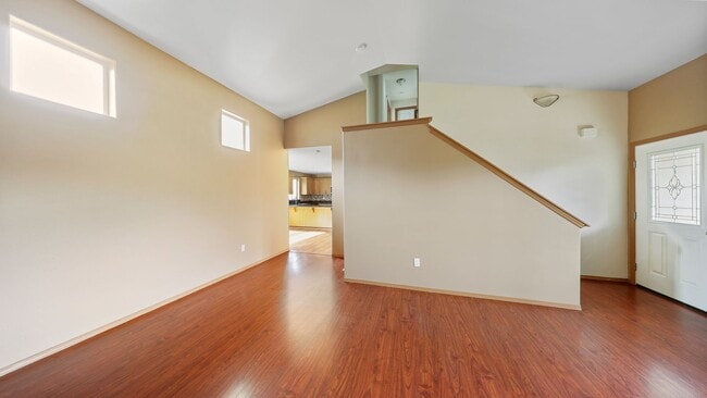 Building Photo - 3 Bed 2.5 Bath - 3 Car Garage - Groups -  ...