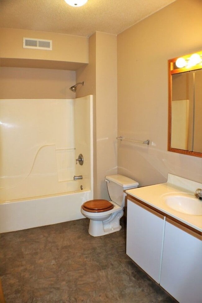 Building Photo - $1,250 | 2 Bedroom, 1 Bathroom Condo | No Pets | Available for an August 1st, 2026 Move In!