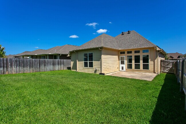 Building Photo - 3 Bedrooms | 2 Bathrooms | 1,454 SF | Built in 2017 | 2-Car Garage With Lawn Care included and al...