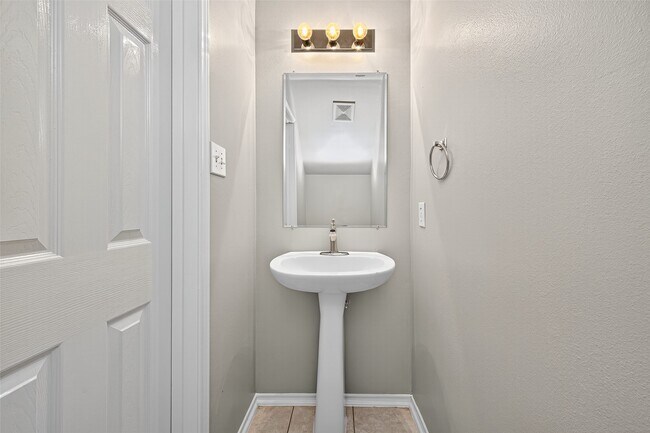 Building Photo - 30 Verbena Bend Pl