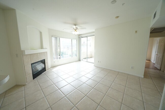 Building Photo - SHOWINGS AVAILABLE NOW