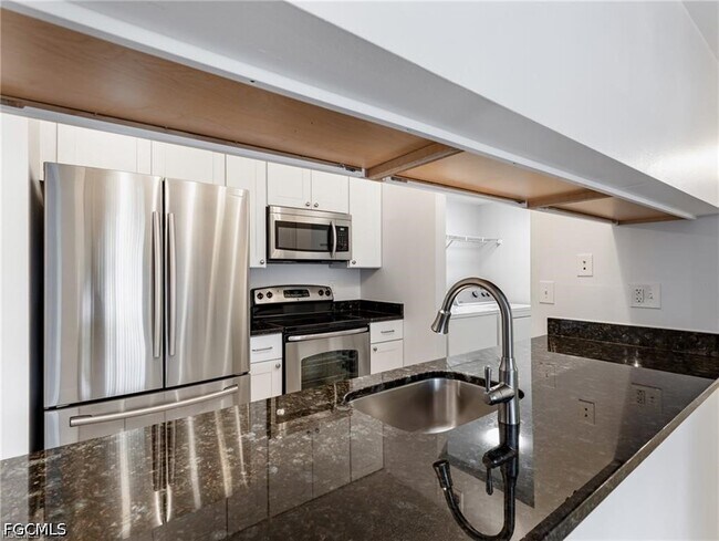 Building Photo - 9540 Green Cypress Ln