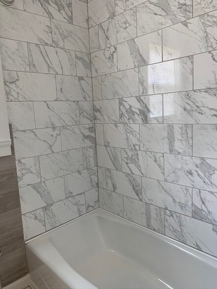 New Tub - 406 2nd Ave W
