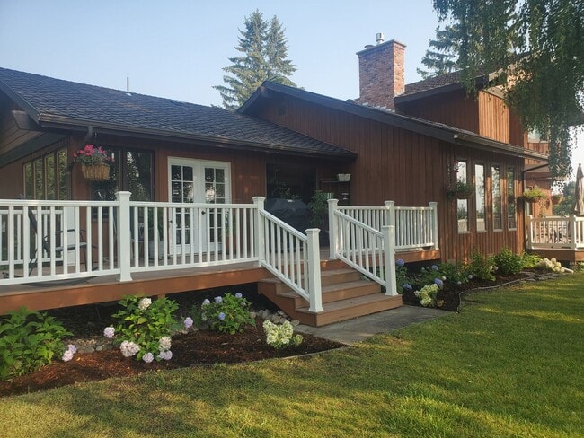 Building Photo - Kalispell Home with stunning mountain views