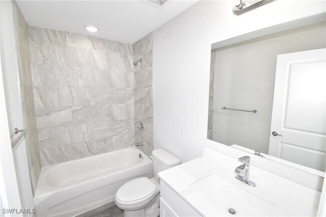 Building Photo - 202 Seagrape St