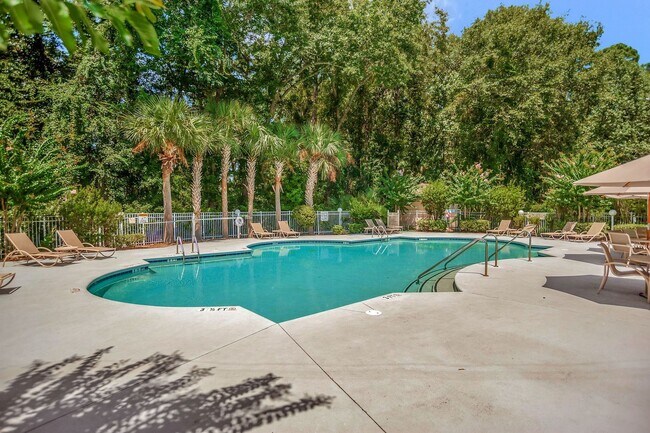 Building Photo - Lovely First Floor Condo at Plantation Point