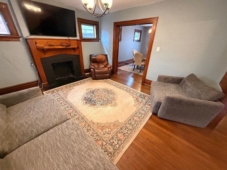 Building Photo - 675 Linwood Ave