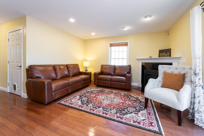 Building Photo - 4 Lowther Pl