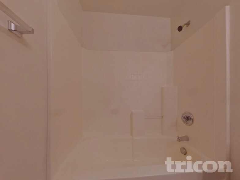 Building Photo - 2522 S 114th Ln