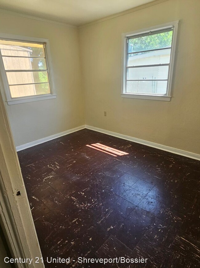 Building Photo - 2 br, 1 bath House - 2647 Olive St.