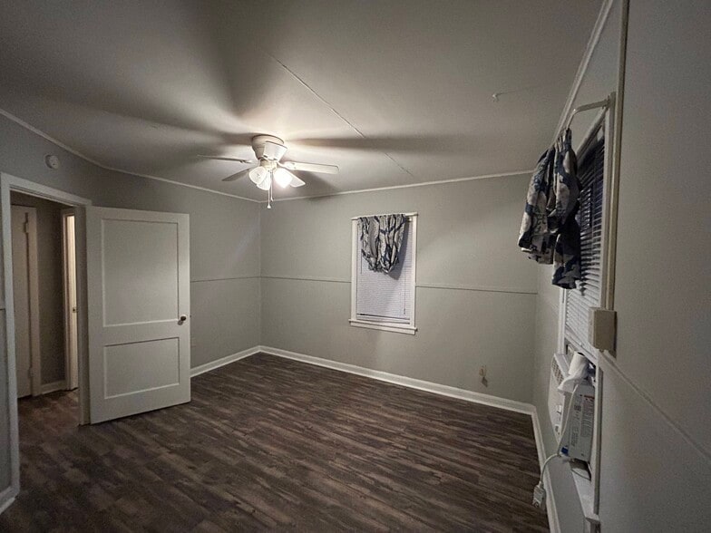 Building Photo - 2622 Knox Ave