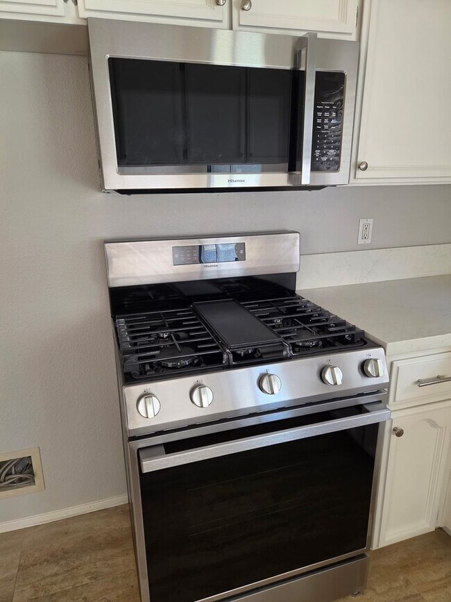 Building Photo - Remodeled 3 Bedroom Home in Roseville for Rent