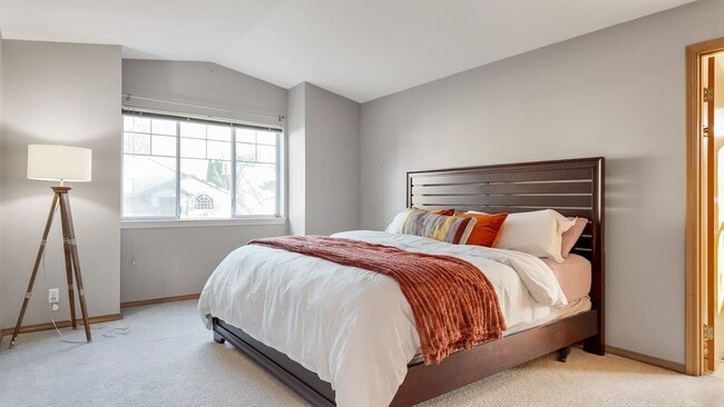 Building Photo - Spacious 4-Bed Home in East Meridian