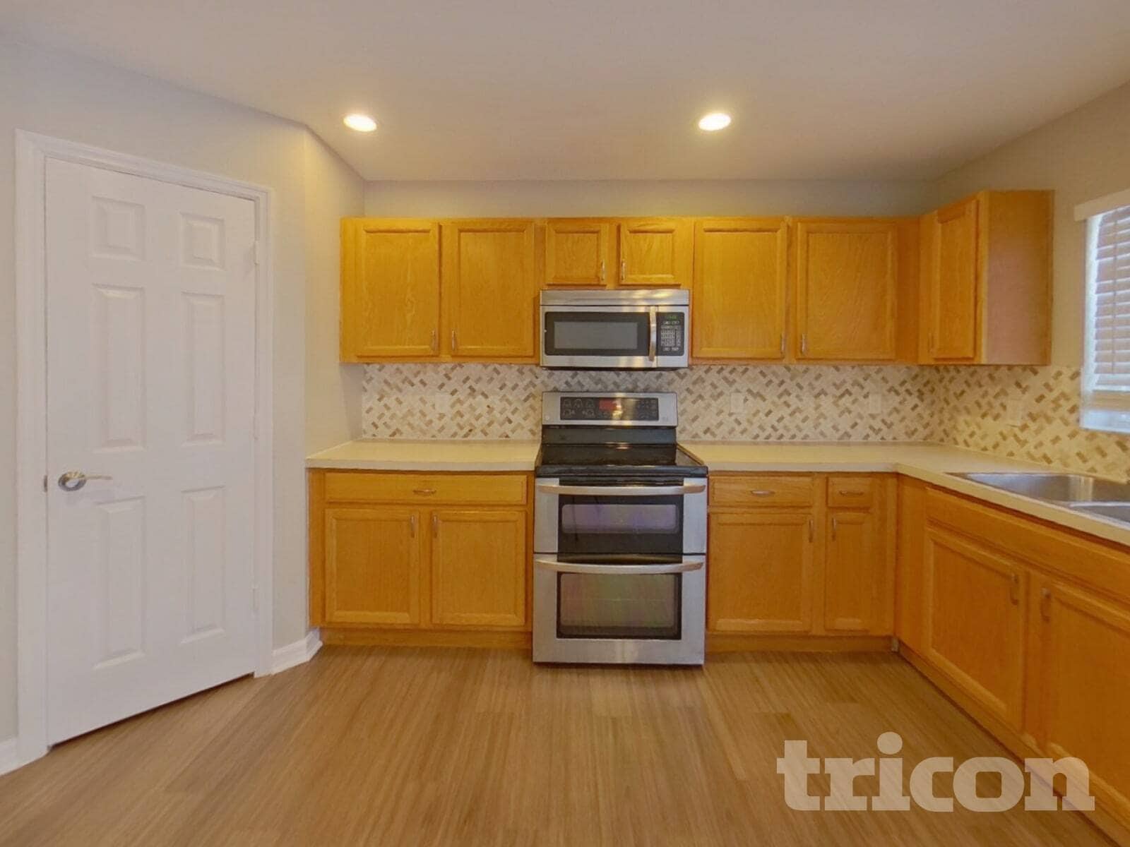 Building Photo - 345 Sky Valley St