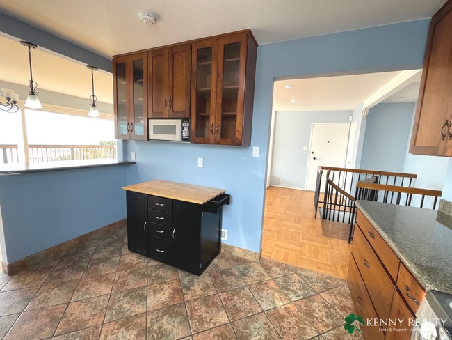 Building Photo - Large Five Bedroom, Three Bathroom with In...