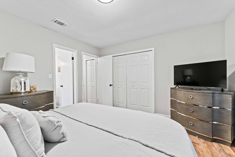Building Photo - 10951 Naples Ct N
