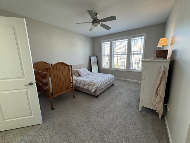 Building Photo - 8056 Central Park Way