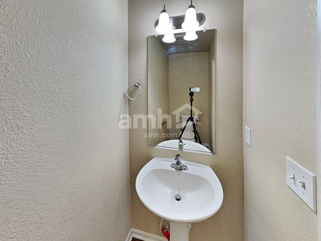 Building Photo - 10175 Fraser St