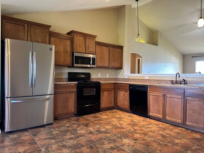 Building Photo - Beautiful Living: 3 Bed, 2 Bath Home with ...