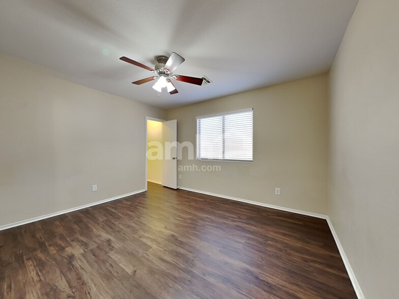 Building Photo - 1102 E Renegade Trl