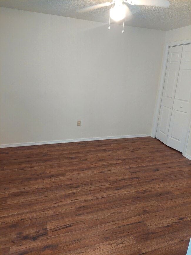 Building Photo - 10713 Fairbanks Rd NE