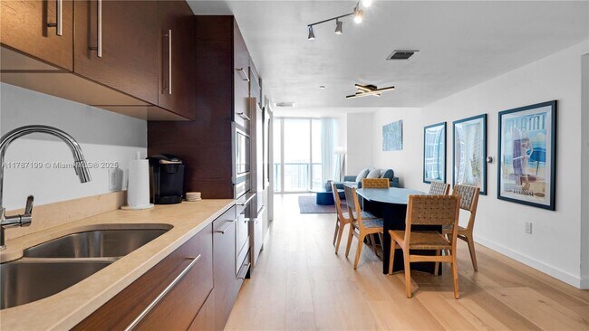 Primary Photo - 485 Brickell Ave