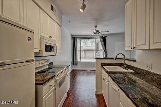 Building Photo - 1701 E Colter St