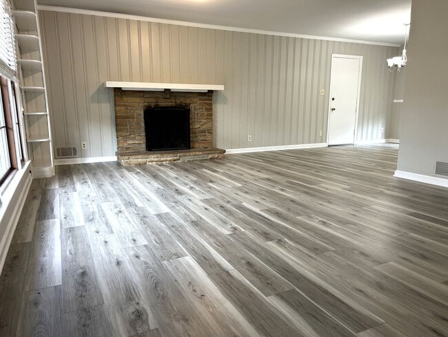 Building Photo - Updated Home near Emory University