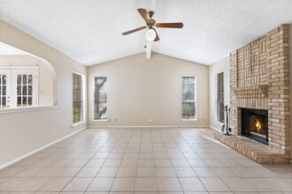 Building Photo - 3 Bedroom/2 Bath Applecreek Subdivision